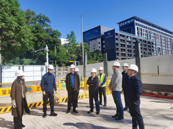 市档案馆领导班子调研档案中心二期项目建设